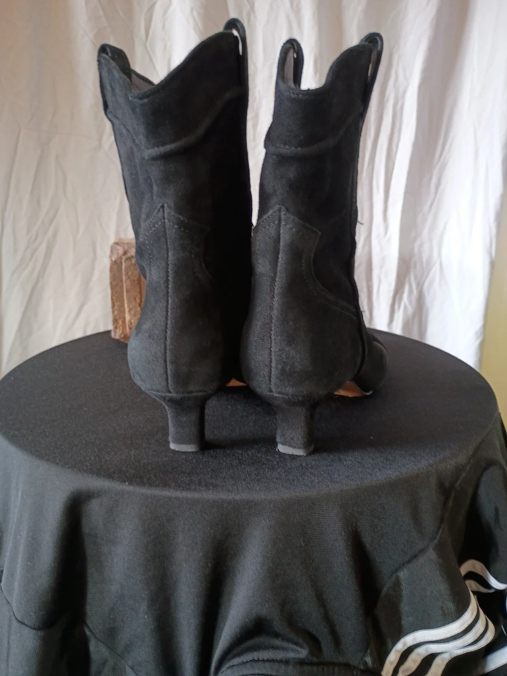 Sam Edelman embrace sleek